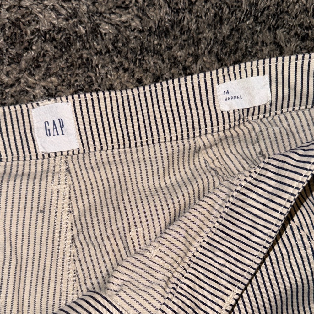 Gap High Rise Barrel Khakis - Picture 4 of 7